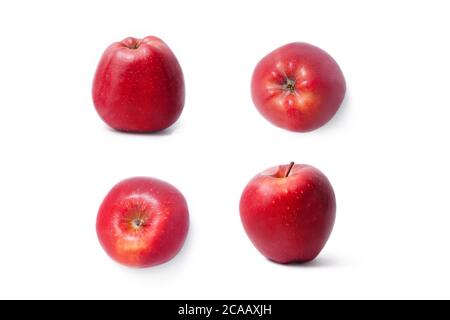 Différents angles de la pomme rouge rip isolée sur fond blanc. Vue de dessus et de côté de fruits frais de pomme biologique. Masque Banque D'Images