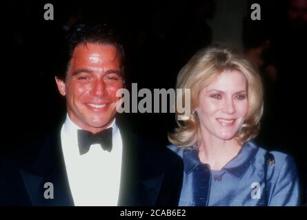 Century City, Californie, États-Unis 2 mars 1996 l'acteur Tony Danza et la femme Tracy Robinson assistent aux 48e Prix annuels de la Guilde des directeurs d'Amérique le 2 mars 1996 à l'hôtel Century Plaza de Century City, Californie, États-Unis. Photo par Barry King/Alay stock photo Banque D'Images