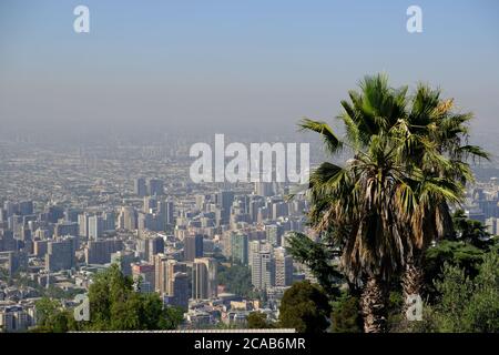 Chile Santiago - vue panoramique depuis la colline de San Cristobal Banque D'Images