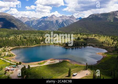 Vue aérienne du lac Mola, dans les montagnes de San Juan du Colorado Banque D'Images