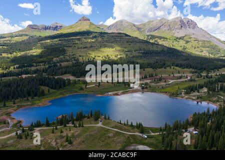 Vue aérienne du lac Mola, dans les montagnes de San Juan du Colorado Banque D'Images