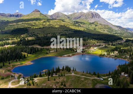 Vue aérienne du lac Mola, dans les montagnes de San Juan du Colorado Banque D'Images