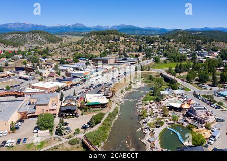 Vue aérienne de Pagosa Springs dans les montagnes de San Juan, Colorado Banque D'Images