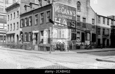 Vienna & Hungarian café and Restaurant, 63 Prince Street, New York City, 1897. L'ancienne maison James Monroe, où le président est décédé en 1831 Banque D'Images