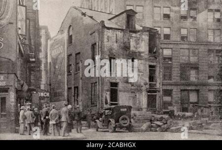 Déménagement de la maison James Monroe à New York depuis son ancien emplacement en 1925. La maison a subi d'importants dommages structurels pendant le déménagement et a été détruite en 1927 Banque D'Images