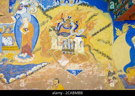 Ancienne fresque au monastère de Thikse (Thikse Gompa) au Ladakh, Jammu-et-Cachemire, Inde. Le monastère a été construit à l'origine au XVe siècle. Banque D'Images