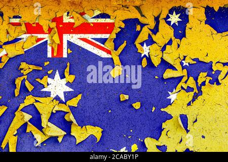 Le drapeau national de l'Australie est peint sur un vieux mur en métal avec de la peinture déchiquetée. Symbole du pays. Banque D'Images