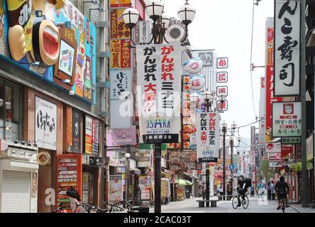 Osaka, Japon. 5 août 2020. Cette photo montre la zone de divertissement d'Osaka Namba à Osaka le mercredi 5 août 2020. Le 5 août, 196 personnes ont été infectées par le nouveau coronavirus à Osaka. Credit: Yoshio Tsunoda/AFLO/Alay Live News Banque D'Images