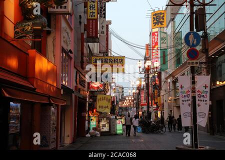 Osaka, Japon. 5 août 2020. Cette photo montre la zone de divertissement d'Osaka Namba à Osaka le mercredi 5 août 2020. Le 5 août, 196 personnes ont été infectées par le nouveau coronavirus à Osaka. Credit: Yoshio Tsunoda/AFLO/Alay Live News Banque D'Images