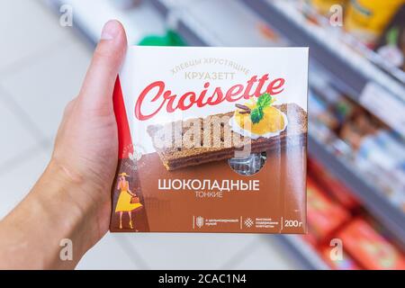Tyumen, Russie-01 août 2020: Croûtes croûtes croisette en vente dans un hypermarché Banque D'Images