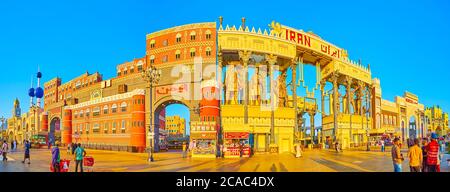DUBAÏ, Émirats Arabes Unis - 5 MARS 2020 : Panorama des pavillons commerciaux du Koweït, du Yémen et de l'Iran dans Global Village Dubai, le 5 mars à Dubaï Banque D'Images