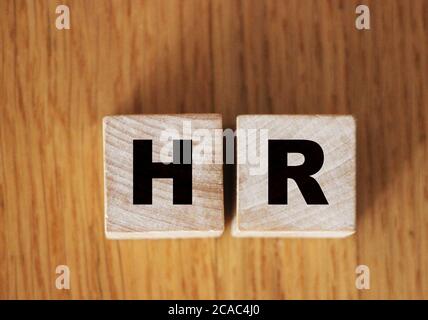 Abréviation HR sur blocs de bois. Concept de carrière des ressources humaines Banque D'Images