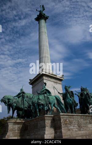 La Place des Héros, Hosok tere, Magyar guerriers, Budapest, Hongrie Banque D'Images