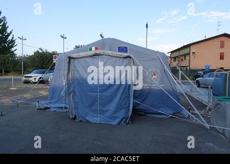 Tente de protection civile italienne installée devant la salle d'urgence de l'hôpital Montecchio Emilia pour l'urgence de Covid19. Italie Banque D'Images