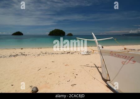 Bangka sur la rive. Plage d'Ilig Iligan. Île Boracay. Aklan. Visayas de l'Ouest. Philippines Banque D'Images