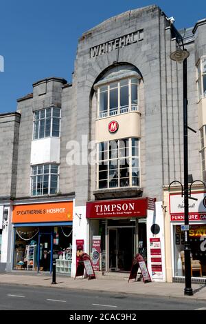 EAST GRINSTEAD, WEST SUSSEX/UK - JUIN 23 : vue de l'ancien cinéma Whitehall à East Grinstead le 23 juin 2020 Banque D'Images