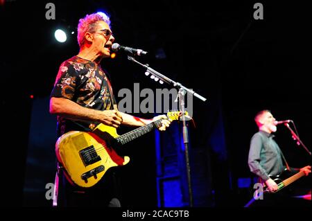 Winton Raceway, Victoria. 25 mars 2017. Photo : Mark Gable, chant et guitare avec le groupe australien de hard rock The Choirboys. Banque D'Images
