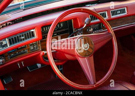 Doha, Qatar : 4 mars 2020 : Tableau de bord de voiture de luxe classique 1959 de cadillac modèle 8 Banque D'Images