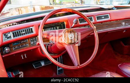 Doha, Qatar : 4 mars 2020 : Tableau de bord de voiture de luxe classique 1959 de cadillac modèle 8 Banque D'Images