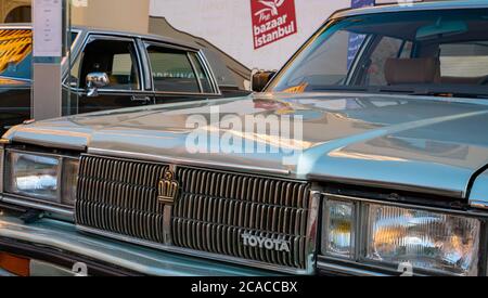 Doha, Qatar: 4 Mars 2020:1983 toyota Crown voiture classique Banque D'Images