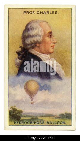 Une vieille carte à cigarettes (c. 1929) avec un portrait de Jacques Alexandre César Charles (1746-1823) et une illustration de son ballon hydrogène-gaz. Charles était un inventeur français, un scientifique, un mathématicien et un ballonniste. L'utilisation pionnière de l'hydrogène pour le levage a conduit à ce type de ballon nommé Charlière, par opposition à un Montgolfie qui utilisait de l'air chaud. En décembre 1783, un vol en montgolfière a été tenté. Jacques Charles était accompagné de Nicolas-Louis Robert dans le ballon rempli d'hydrogène de 380 mètres cubes - un vol de 2 heures 5 minutes couvrant 36 km Banque D'Images