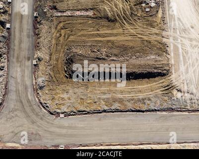 Une vue de haut en bas d'un bloc d'angle dans un nouveau domaine, toujours dans les premiers stades comme le drainage et les routes sont encore à terminer la construction. Banque D'Images