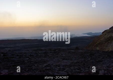 Lave au lever du soleil au cratère volcanique d'Erta Ale, en Éthiopie Banque D'Images