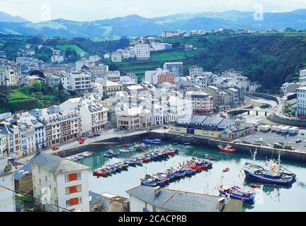 Vue d'ensemble. Luarca, Asturies, Espagne. Banque D'Images