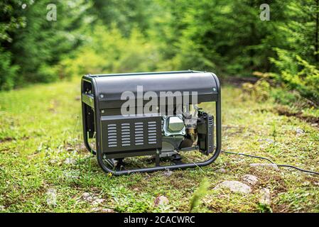 Générateur d'essence portable en plein air. Banque D'Images