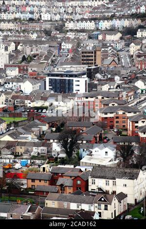 Swansea, pays de Galles, Royaume-Uni – 31 mars 2017 : vue aérienne en ville de la ville montrant ses affaires et son logement, et est populaire tourisme Voyage de Banque D'Images