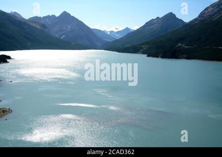 Le lac Cancano est un bassin d'eau artificiel adjacent au lac San Giacomo, dans la vallée de Fraele, dans la municipalité de Valdicentro, près de Bormio. Banque D'Images