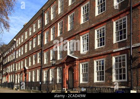 Londres, Royaume-Uni, 9 décembre 2010 : Regency Georgian maison mitoyenne de ville utilisée comme chambre d'avocat bureaux aux Inns of court dans le Temple dans le h Banque D'Images