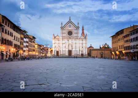 Basilique de Santa Croce sur la Piazza di Santa Croce à Florence en Italie Banque D'Images