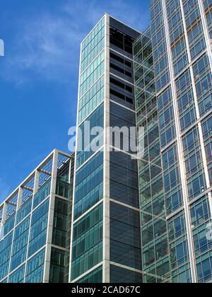 Londres, Royaume-Uni, 27 septembre 2009 : bloc de bureau moderne de gratte-ciel de verre à Canary Wharf London Docklands photo Banque D'Images