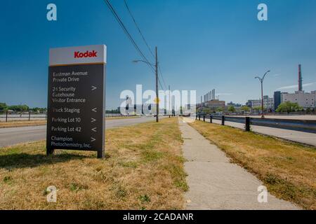 L'entrée par la porte principale de l'usine Eastman Kodak à Rochester, New York. Autrefois géant, Eastman Kodak lutte pour survivre dans le monde de l'imagerie numérique. En août 2020, la société a annoncé qu'elle allait passer à la fabrication pharmaceutique. Banque D'Images