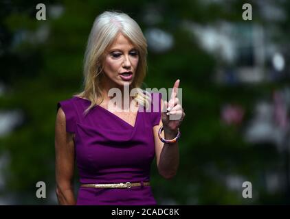 Washington, États-Unis. 06e août 2020. Kellyanne Conway, conseillère du président, s'adresse aux journalistes pour les négociations en cours sur les mesures d'aide au coronavirus, à l'extérieur de la Maison Blanche à Washington, DC, le jeudi 6 août 2020. Photo de Kevin Dietsch/UPI crédit: UPI/Alay Live News Banque D'Images