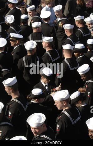 Ingleside, Texas, États-Unis, 14 janvier 2006 : des marins de l'US Navy à la mise en service du navire de transport amphibie USS San Antonio (LPD-17). ©Bob Daemmrich Banque D'Images