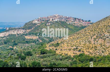 Vue panoramique à Montecelio, belle petite ville dans la province de Rome, Lazio, Italie. Banque D'Images