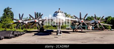 POLTAVA, UKRAINE - 19 OCTOBRE 2019 : Tupolev russe Tu-95 Bear Bomber. Musée national d'histoire militaire de Poltava en Ukraine. Banque D'Images