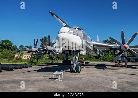 POLTAVA, UKRAINE - 19 OCTOBRE 2019 : Tupolev russe Tu-95 Bear Bomber. Musée national d'histoire militaire de Poltava en Ukraine. Banque D'Images