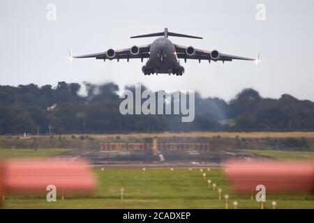 Édimbourg, Écosse, Royaume-Uni. 6 août 2020. Photo: Royal Air Force (RAF) Boeing C-17A Globemaster III (ZZreg 171) vu à l'aéroport d'Edimbourg faisant un circuit sur-un-tour-le-Royaume-Uni de RAF Brize Norton. Crédit : Colin Fisher/Alay Live News Banque D'Images