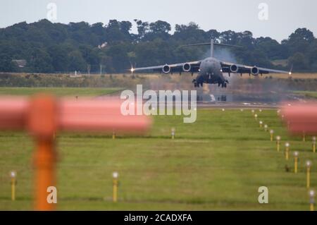 Édimbourg, Écosse, Royaume-Uni. 6 août 2020. Photo: Royal Air Force (RAF) Boeing C-17A Globemaster III (ZZreg 171) vu à l'aéroport d'Edimbourg faisant un circuit sur-un-tour-le-Royaume-Uni de RAF Brize Norton. Crédit : Colin Fisher/Alay Live News Banque D'Images