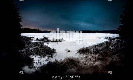 Le barrage de Cerna NISA près de la ville de Bedrichov dans les montagnes de Jizera, République Tchèque, la meilleure photo, l'hiver et le gel. Banque D'Images