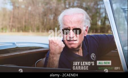 Los Angeles, Californie, États-Unis. 06e août 2020. Une capture d'écran du CNBC show, « Jay Leno's garage ». En 2016, le populaire salon CNBC a présenté un segment dans lequel Leno et le vice-président JOE BIDEN ont fait un tour dans la Corvette Stingray V8 1967 4 vitesses de 300 ch de 327 cu-in de M. Biden à Goodwood Green. M. Biden est le propriétaire original de la voiture, qui l'a reçue comme cadeau de mariage. Les vice-présidents et les présidents ne sont habituellement pas autorisés à conduire pendant leur mandat, mais M. Biden a reçu la permission du Service secret de filmer le segment sur leur cours fermé. Photo : M. Banque D'Images