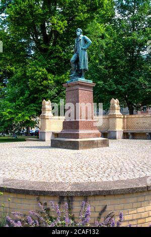 Neuruppin, Allemagne - Schinkel monument à partir de 1883 sur la place de l'église (Kirchplatz) Banque D'Images