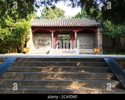 La porte du temple de Shaolin.l'original de l'art martial chinois de Kung Fu de l'époque de la dynastie Tang. Dengfeng, ville de Zhengzhou, province de Henan, Chine, 18e oC Banque D'Images