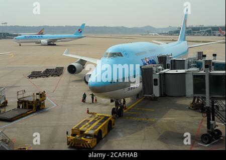 03.05.2013, Séoul, Corée, Asie - Korean les avions passagers de l'Air sont vus sur le tarmac à l'aéroport international d'Incheon. Banque D'Images