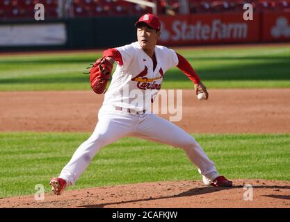 St. Louis, États-Unis. 06e août 2020. Le pichet de St. Louis Cardinals Kwang-hyun 'KK' Kim, livre un terrain lors d'une séance d'entraînement au stade Busch de St. Louis le jeudi 6 août 2020. Les Cardinals ont manqué six matchs en raison d'une récente épidémie de COVID-19. Photo par Bill Greenblatt/UPI crédit: UPI/Alay Live News Banque D'Images