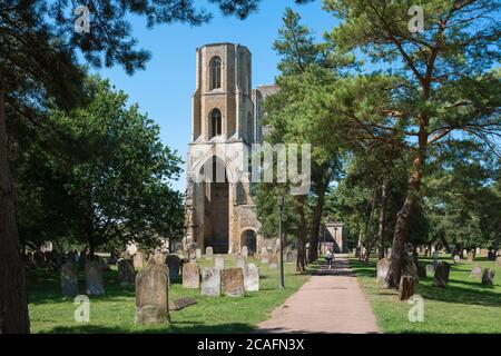 Abbaye de Wymondham, vue en été de l'abbaye de Wymondham (fondée en 1107) dans la ville de marché de Wymondham, Norfolk, East Anglia, Royaume-Uni Banque D'Images