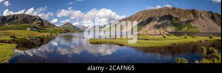 Vue panoramique sur Wastwater et les montagnes, Lake District, Cumbria, Angleterre Banque D'Images